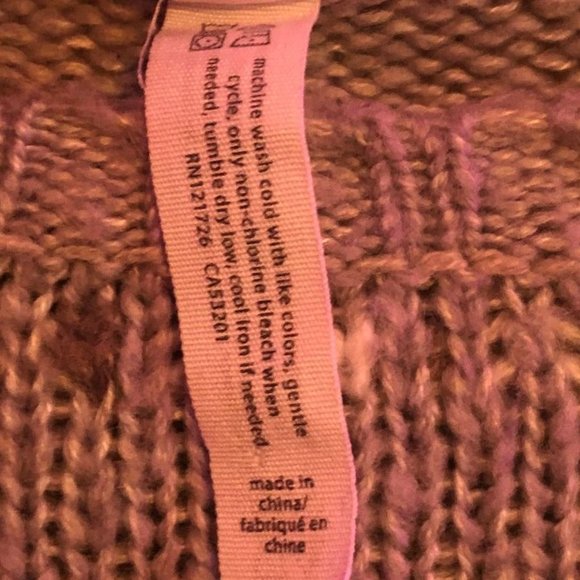 Aeropostale Cropped Geometric Sweater, Warm winter clothing. - Picture 4 of 6